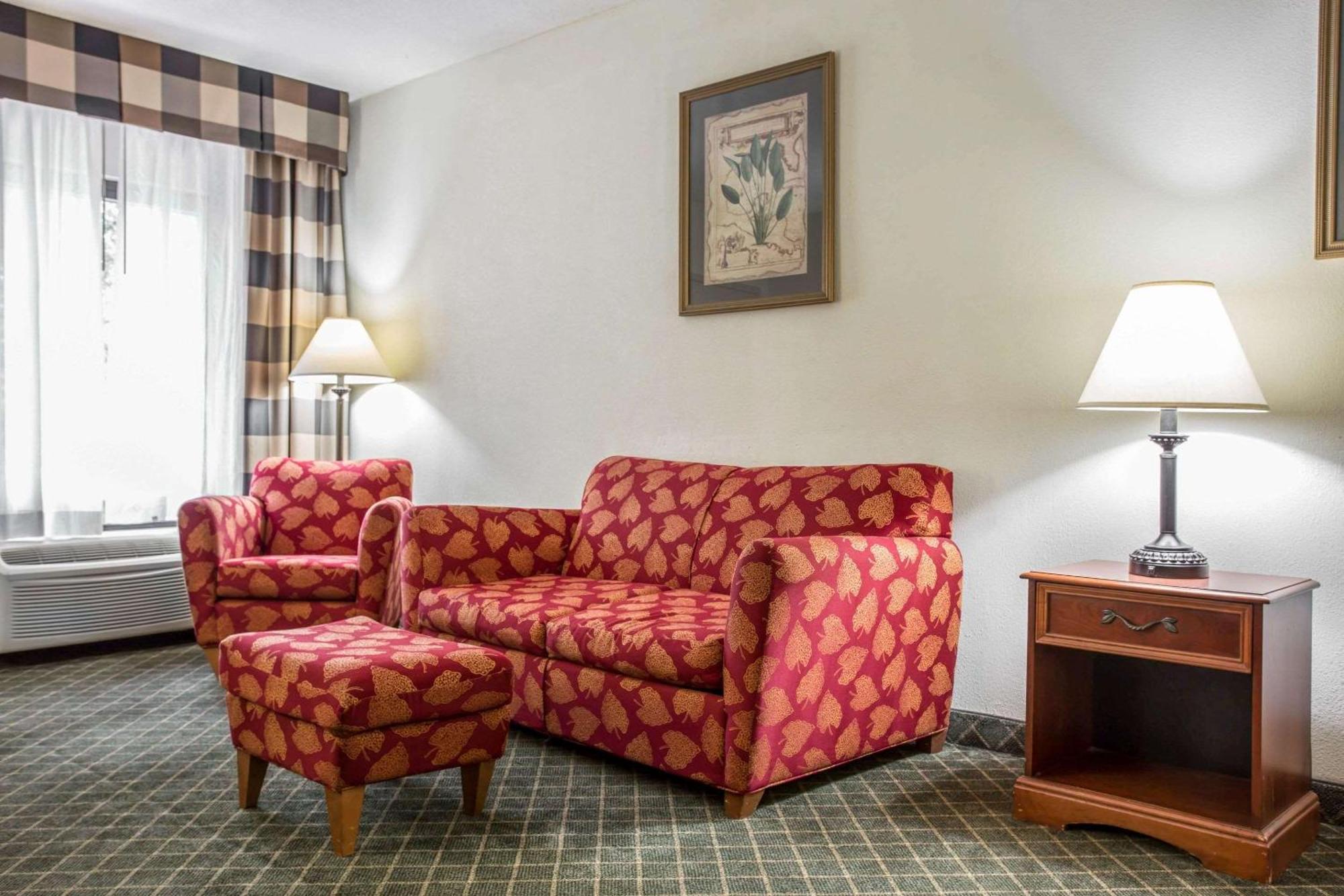 Clarion Inn & Suites Aiken South Екстер'єр фото