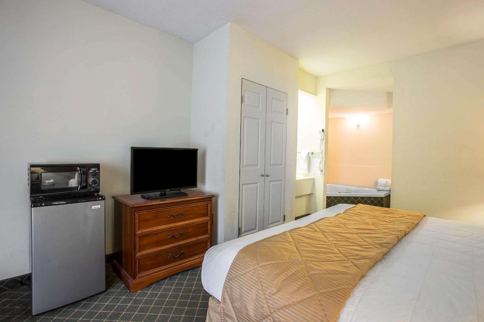 Clarion Inn & Suites Aiken South Екстер'єр фото