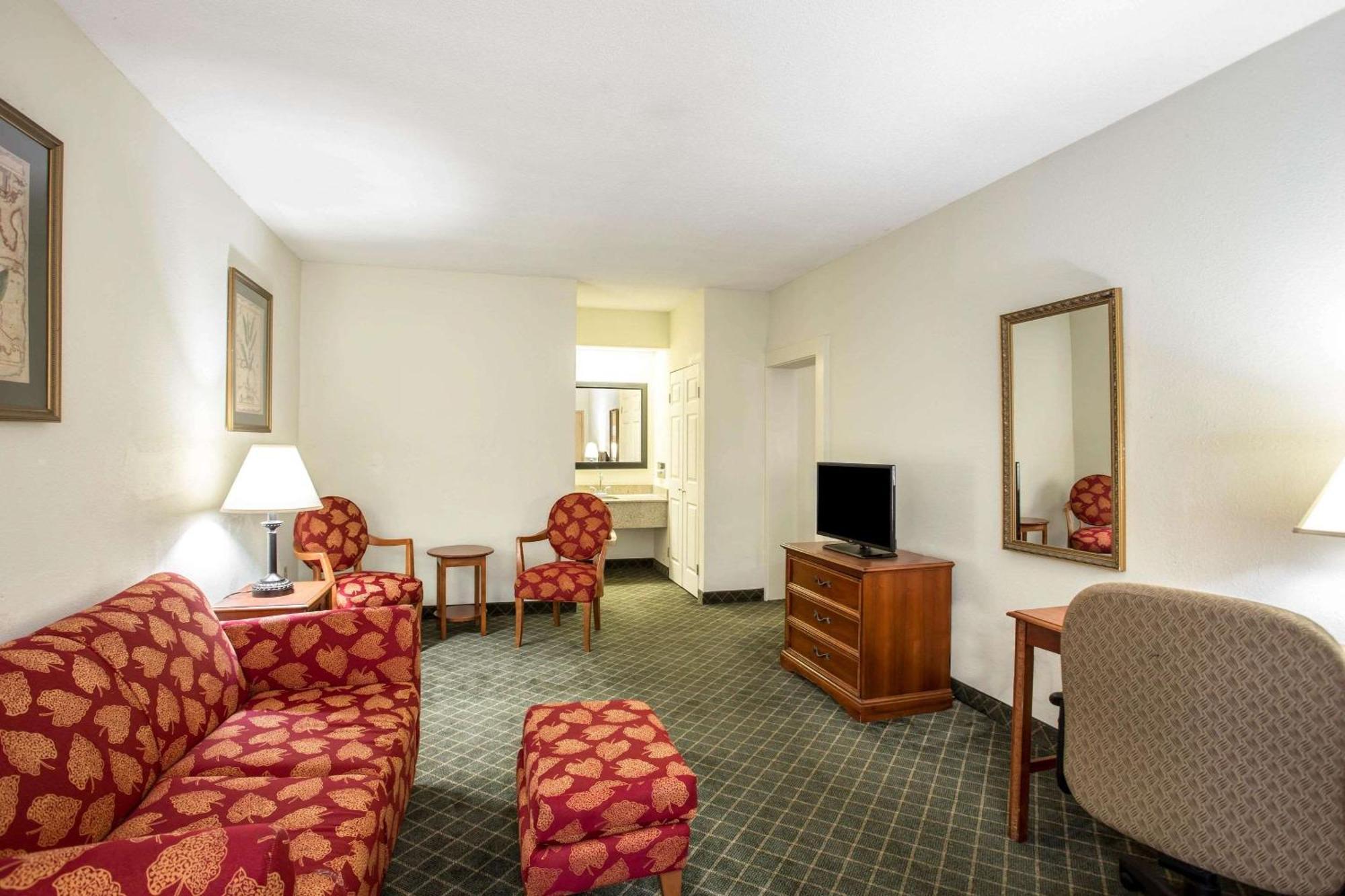 Clarion Inn & Suites Aiken South Екстер'єр фото