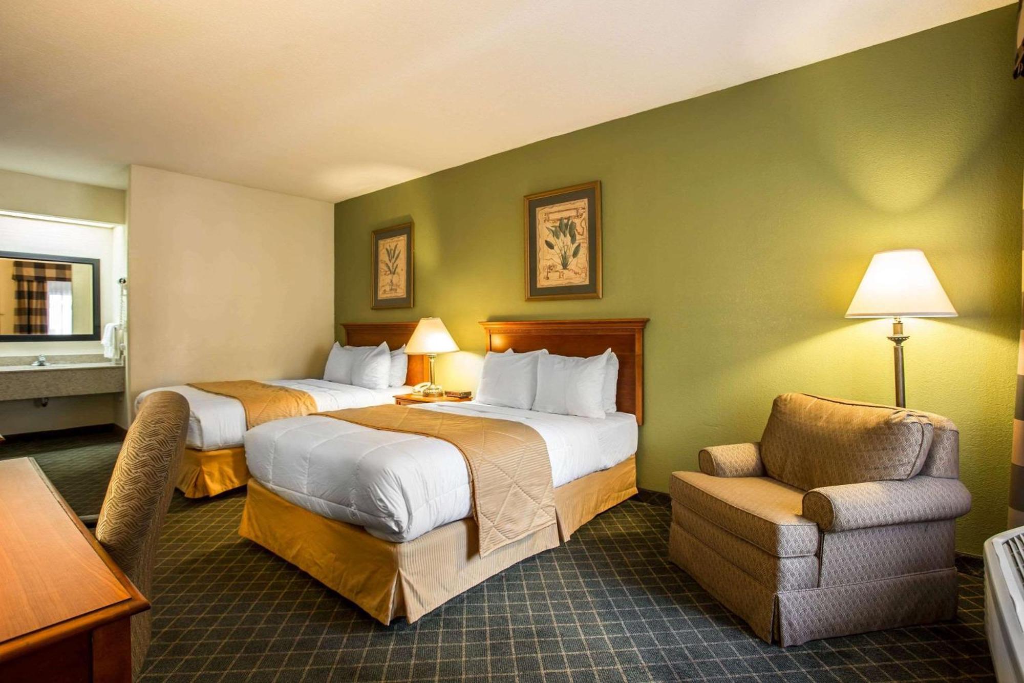 Clarion Inn & Suites Aiken South Екстер'єр фото