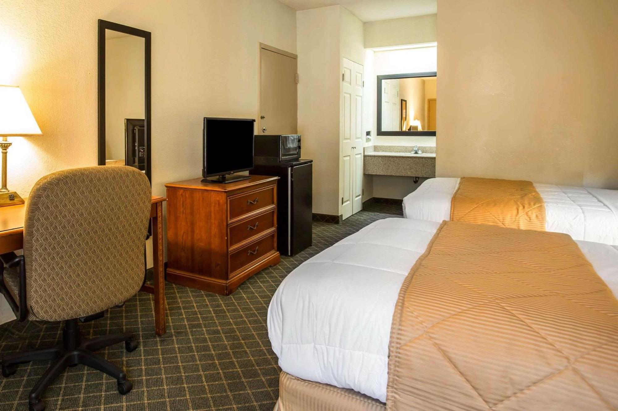Clarion Inn & Suites Aiken South Екстер'єр фото