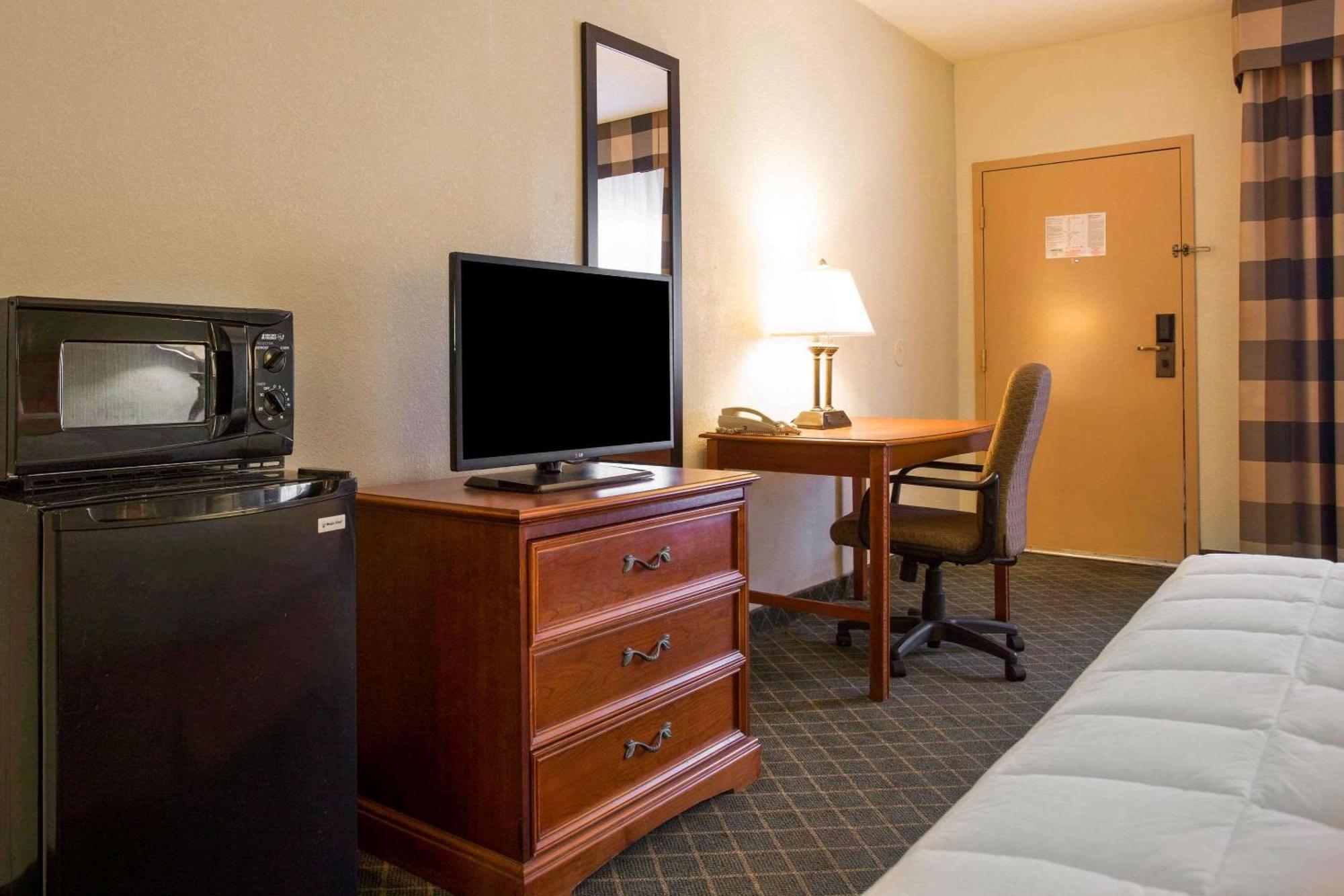 Clarion Inn & Suites Aiken South Екстер'єр фото