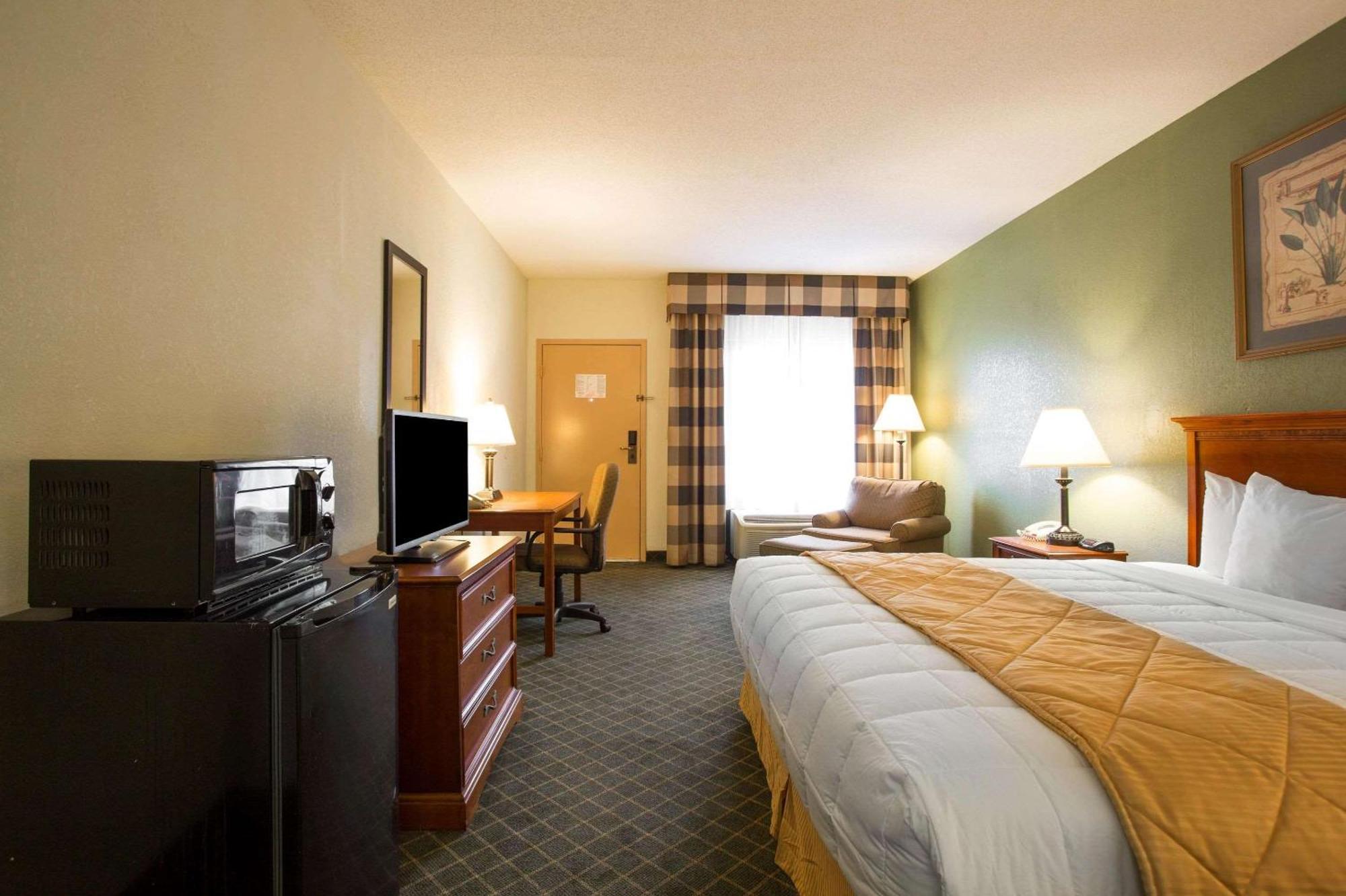 Clarion Inn & Suites Aiken South Екстер'єр фото