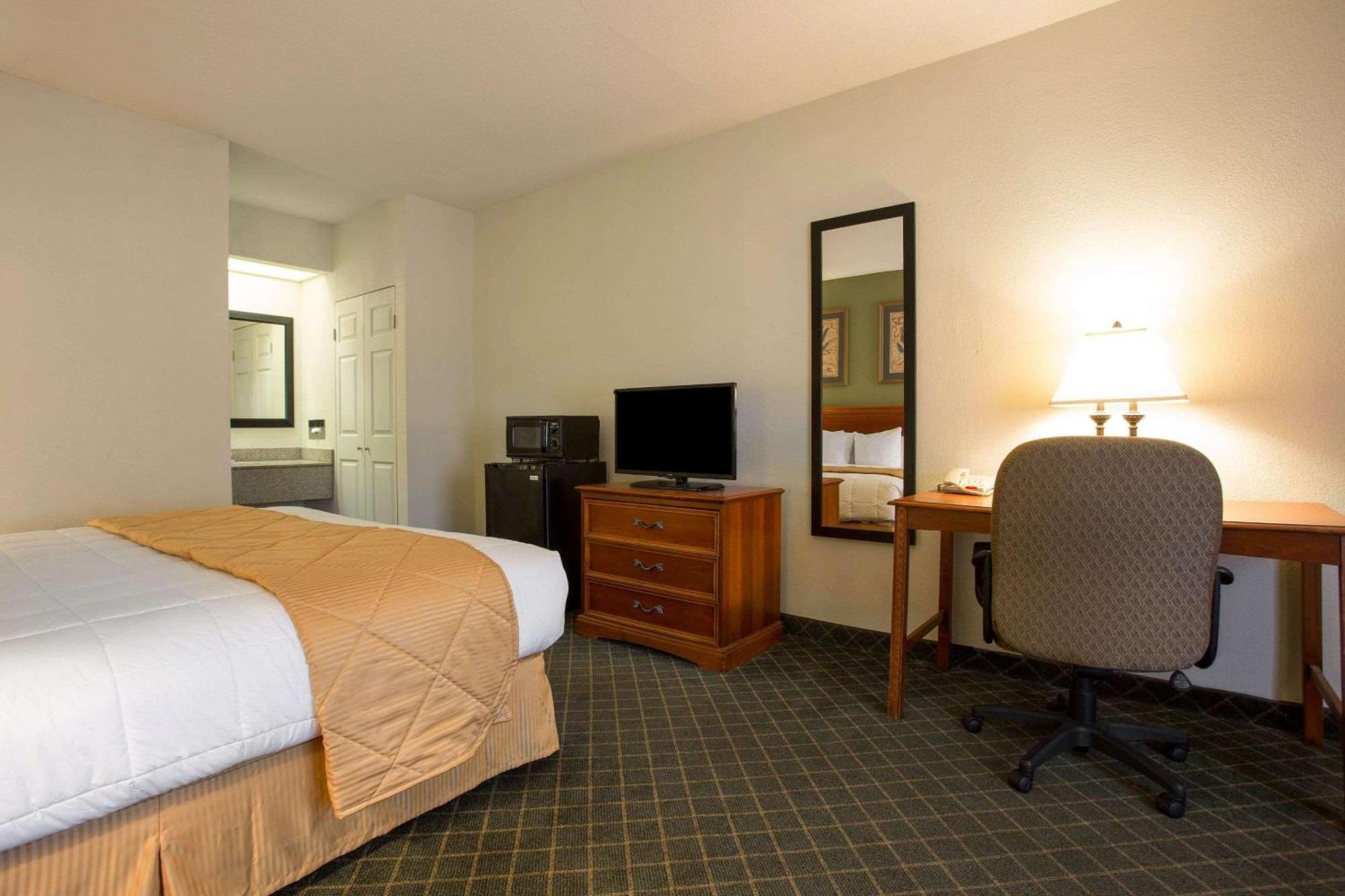 Clarion Inn & Suites Aiken South Екстер'єр фото